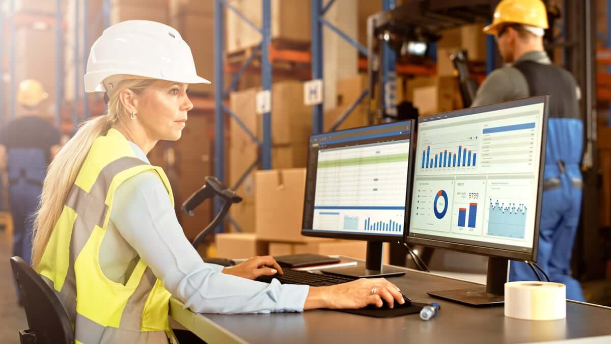 7 Warehouse Technology Statistics You Should Know [2023]